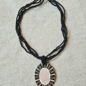 Kralen ketting met schelp 1