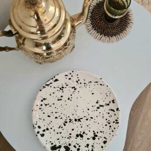 Marokkaans bord wit met zwarte stippen